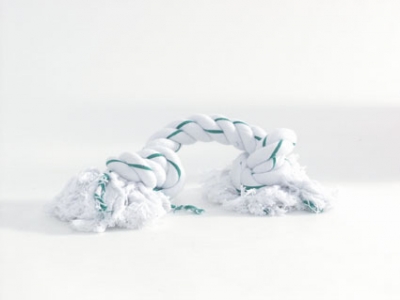 Игрушка Бизтис (Beeztees) 640954 Канат с 2-мя узлами, мятный вкус, бело/зеленый 20см д/собак