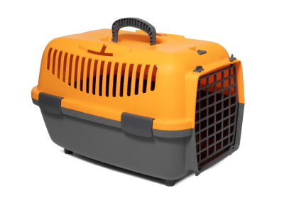 Переноска (Triol) Travel с пластиковой дверцей S  480*320*320мм, оранжевая для животных